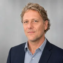 Portrait photo of Dennis Wanders, strategic advisor